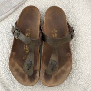 EUC Gizeh Birkenstocks! Bronze. Sz 40(9-9-1/2)!
